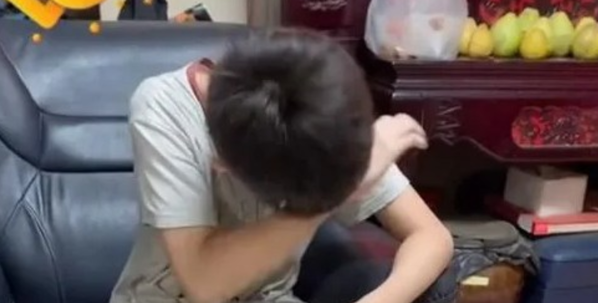 不捨爸媽做工地辛苦！13歲弟弟「想學畫夢想憋心裡」見生日禮物秒爆哭　「懂事心聲感動全網」：看到哽咽