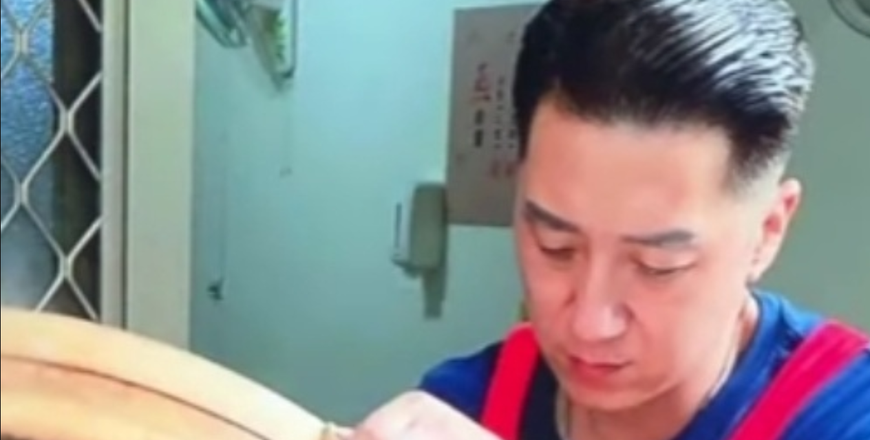 堅持現包現賣！本土劇男星認「靠賣肉圓求生」現身菜市場　被民眾認出「熱情微笑廻應」