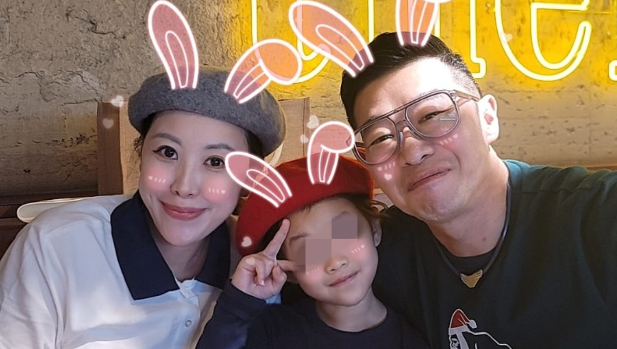 盼了5年！53歲男星「小11歲妻懷孕了」公開性別　「開心抱前世情人」一家圓滿